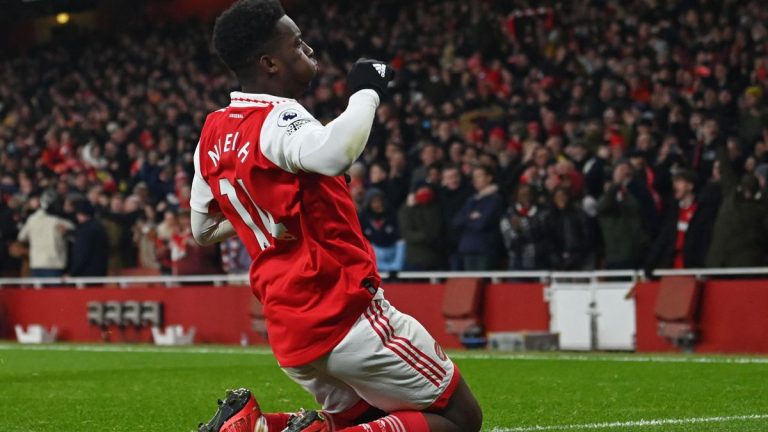 PL: Nketiah strikes late as leaders Arsenal edge Man Utd