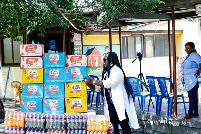 Gifty Anti fêtes children at Tema General Hospital to mark birthday