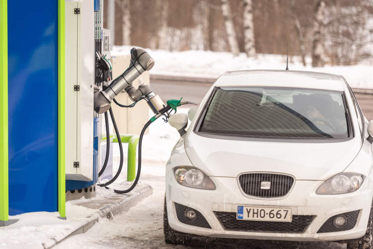 This Robotic Arm Will Refuel Your Car So You Don’t Have To