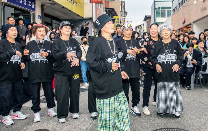 Suni and the Seven Princesses, South Korea’s Rapping Grandmothers