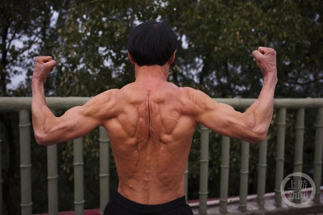 70-Year-Old Grandpa Shocks Internet With His Toned Physique