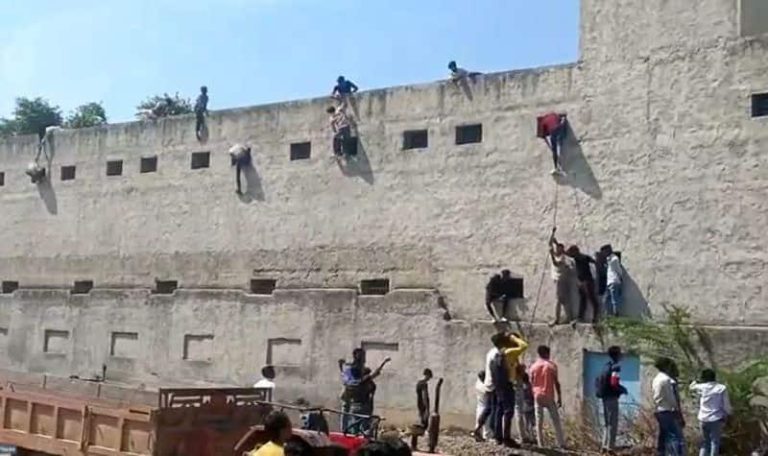 People Climb School Wall to Pass Students Cheat Sheets During Exam in Massive Cheating Scandal