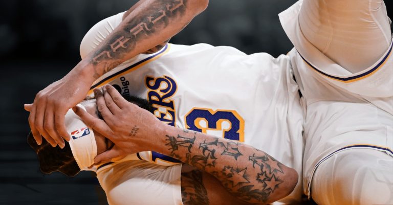 Anthony Davis exits with eye injury in Lakers loss to Wolves – Citi Sports Online