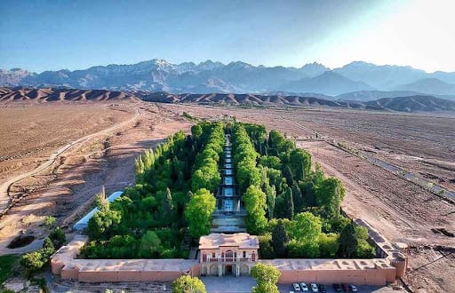 Iran’s Shazdeh Garden – A Stunning Green Oasis in the Middle of a Desert