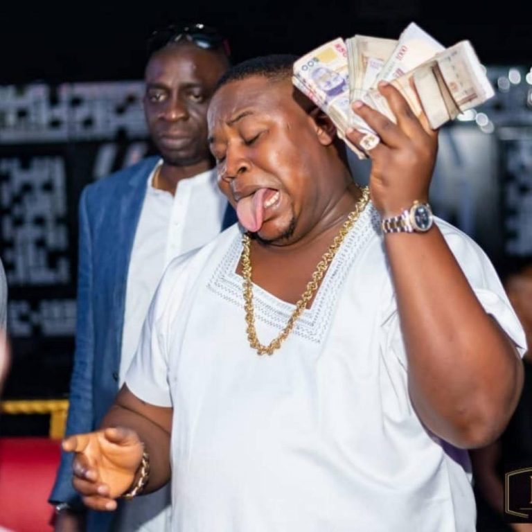 More Nigerian celebrities in trouble for spraying new Naira notes