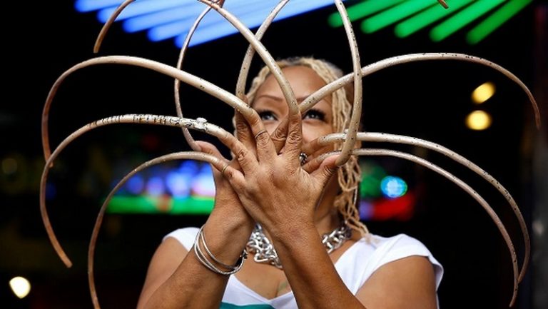 World’s longest fingernails record holder finally cuts them off [Video]