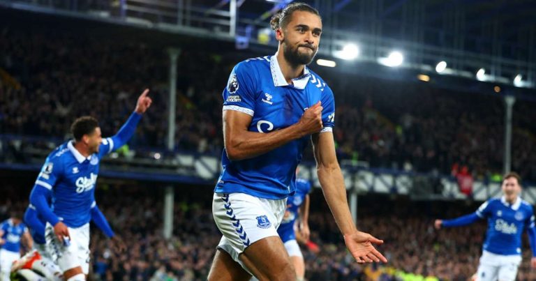 Impressive Everton win to hit Liverpool title hopes