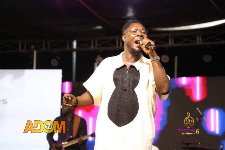 Akesse Brempong wows audience with soul-stirring performance at Nsoromma season 6 grand finale [Video]