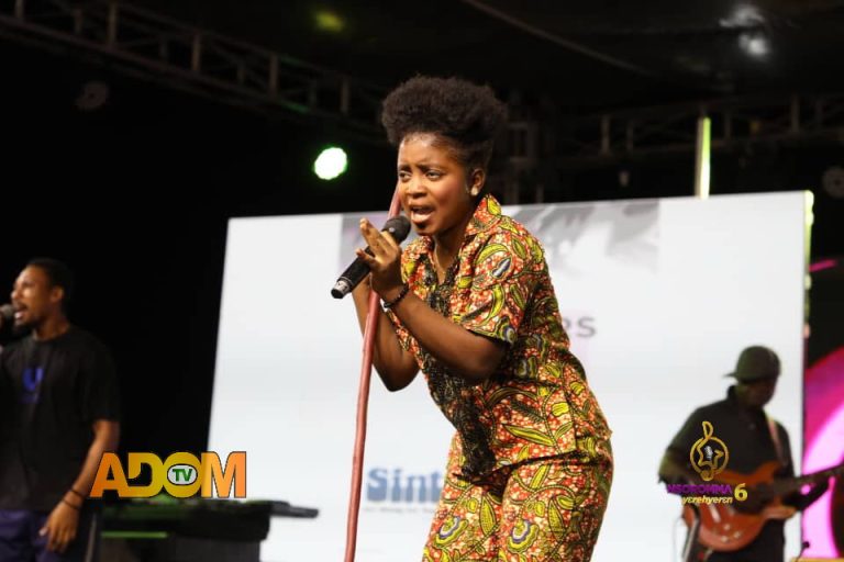 Beautiful mesmerizes audience with soulful rendition of Amakye Dede classic at Nsoromma grand finale [Video]