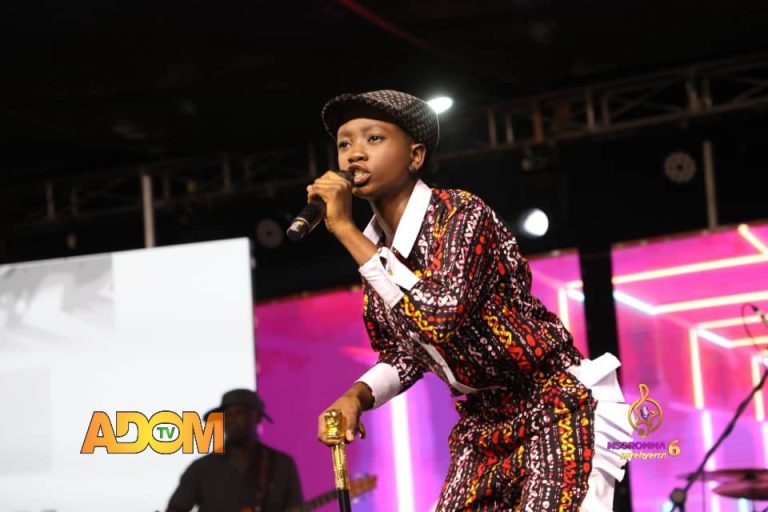 Emotional moment as Lee sings KK Kabobo’s classic at Nsoromma Season 6 grand finale [Video]