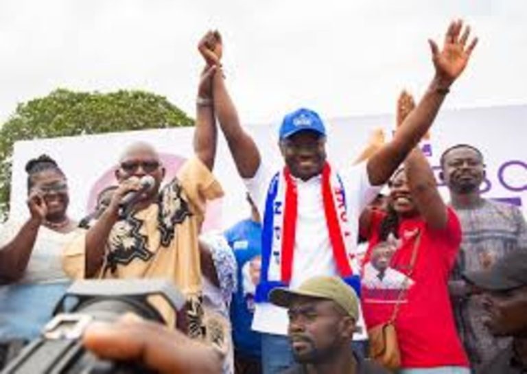 Jefferson Sackey leads clean-up exercise in Ablekuma Central, donates dustbins